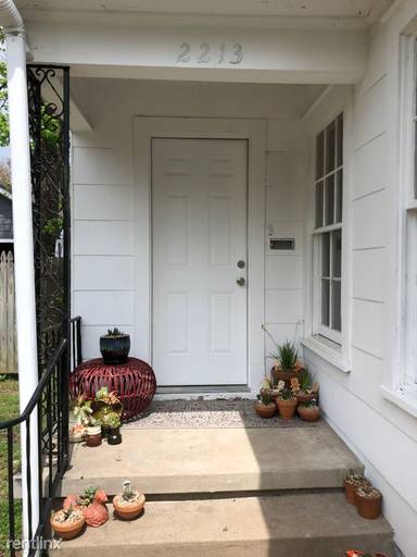 Main picture of 2211 Parrott Ave