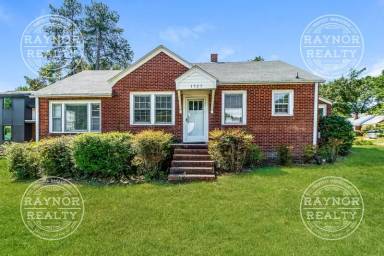 Main picture of 1925 Washington St