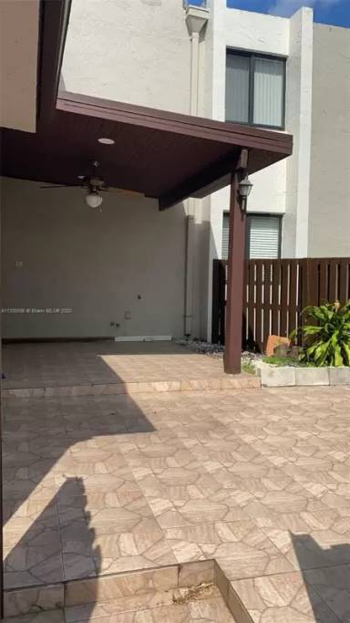 Main picture of 10221 Fontainebleau Blvd