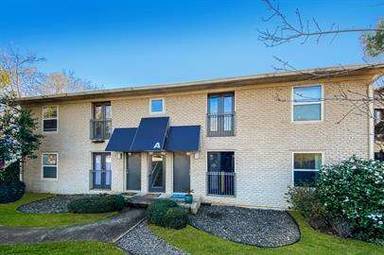 Main picture of 2023 Oakview Rd SE