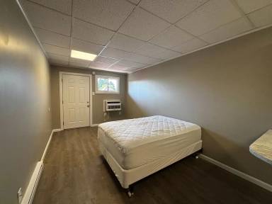 Main picture of 2423 Crest St