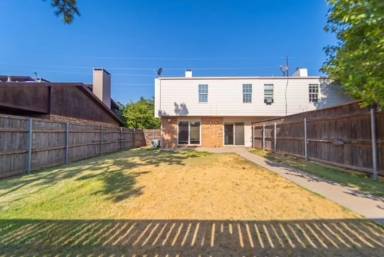 Main picture of Spacious duplex with yard