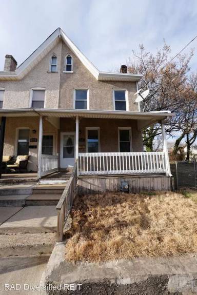 Main picture of 714 W 11th St