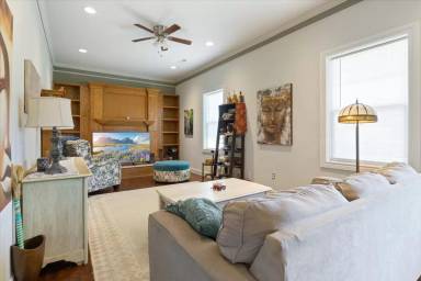 Main picture of 803 Miller St