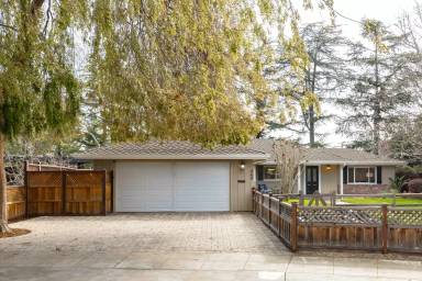 Main picture of 868 Southampton Dr