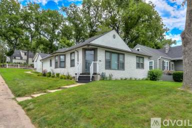 Main picture of 2101 S 61st Ave