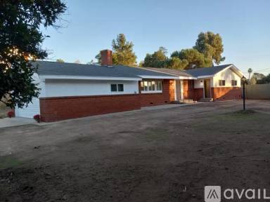 Main picture of 2005 Catalina Ave