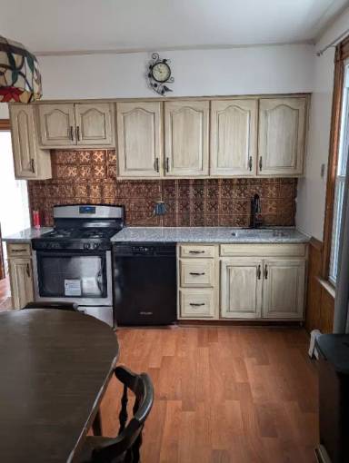 Main picture of 24 N 9th St