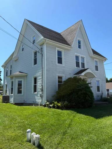 Main picture of 2193 Milford Square Pike