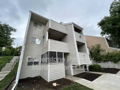 Main picture of 913 Michigan St