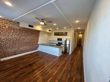 Main picture of 318 N Sycamore St