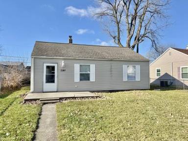 Main picture of 2211 S Vine St