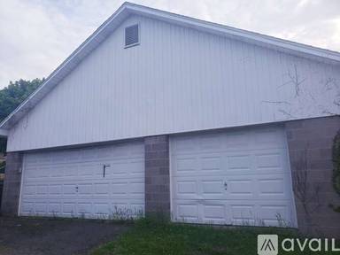 Main picture of 823 Hickory St
