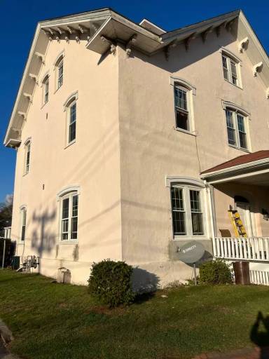 Main picture of 156 Main St