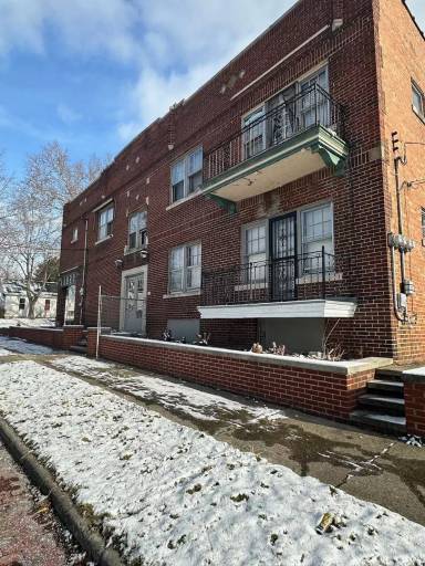 Main picture of 8602 Bancroft Ave