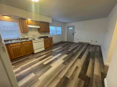 Main picture of 931 Middle St