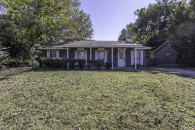Main picture of 616 Groveland Dr