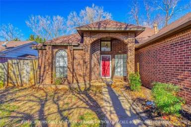 Main picture of 609 Coopers Hawk Dr