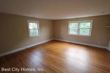 Main picture of 1401 N 75th St