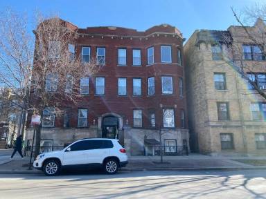 Main picture of 1415 W Addison St