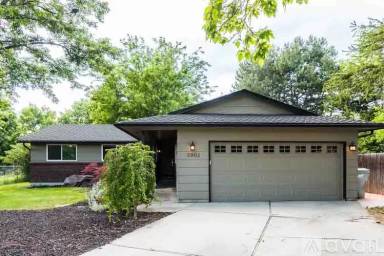 Main picture of 3905 S Middlesex Pl