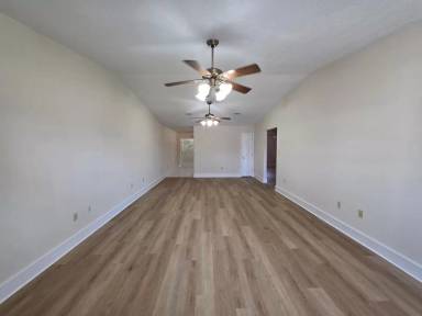 Main picture of 916 Rentz Ave