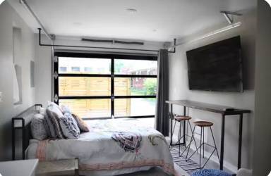 Main picture of 5920 Rosslyn Ave