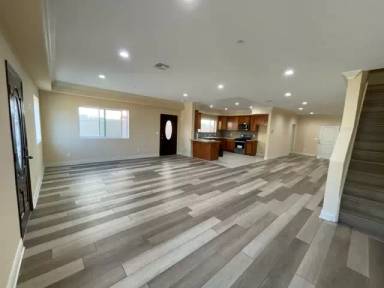 Main picture of 200 E 121st St