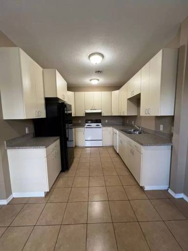 Main picture of 118 W Lagrange St