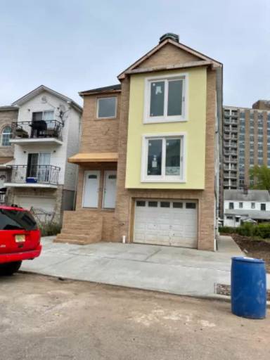 Main picture of 28 Hanford St