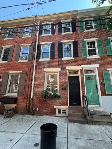Main picture of 222 Montrose St