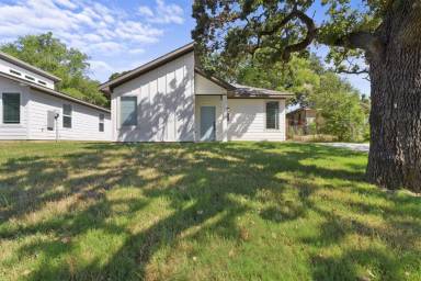 Main picture of 723 E Maple Row