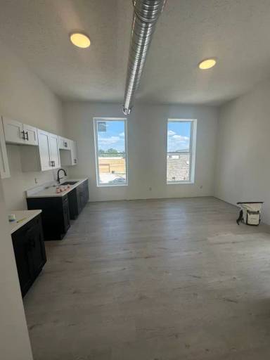 Main picture of 350 N Main St