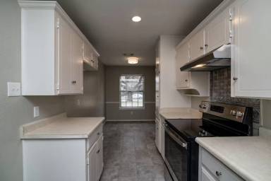 Main picture of 7602 Silveridge Dr