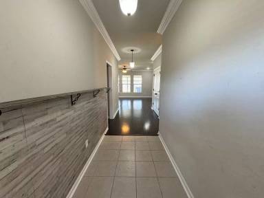 Main picture of 352 Long Hill Dr