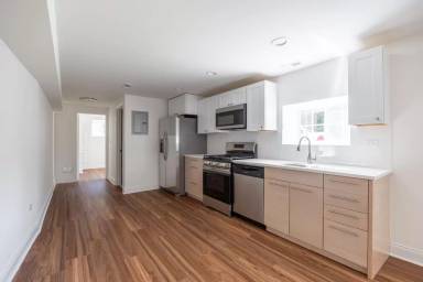 Main picture of 3109 N Harding Ave