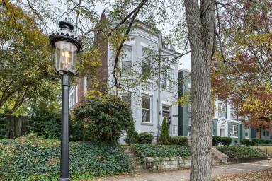 Main picture of 3127 W Franklin St
