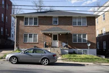 Main picture of 202 W 36th St