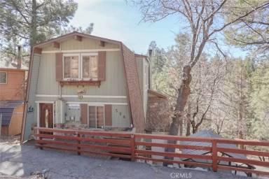 Main picture of 588 Villa Grove Ave