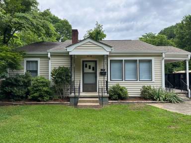 Main picture of 142 S Poplar St