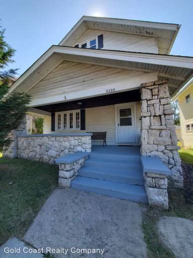 Main picture of 2225 Wayne Ave