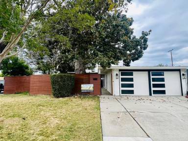 Main picture of 3081 McKinley Dr