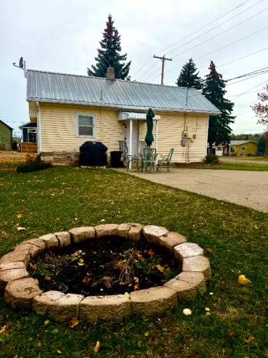 Main picture of 105 3rd Ave W