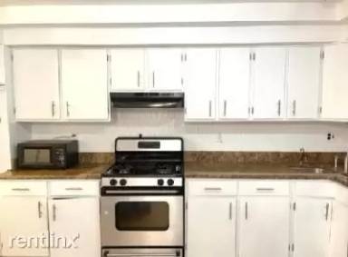 Main picture of 2923 N Sacramento Ave