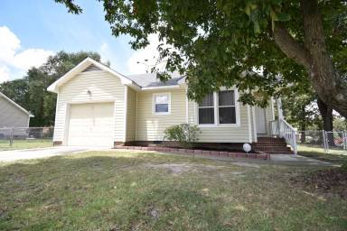 Main picture of 121 Sprucepine Dr