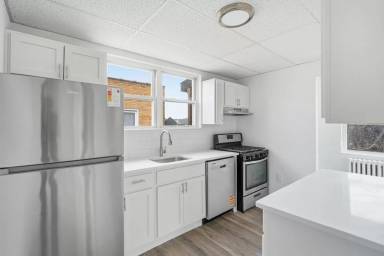 Main picture of 126 W 9th Ave