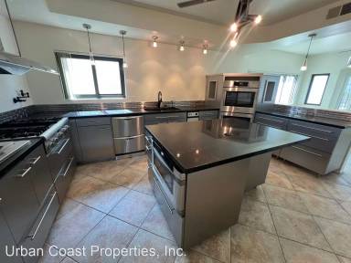 Main picture of 2442 Union St