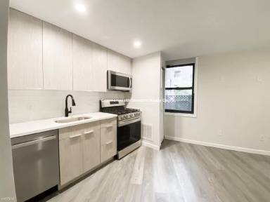 Main picture of 125 Salem St