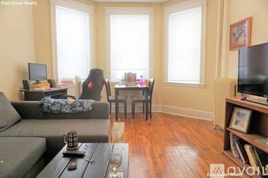 Main picture of 217 Kelton St