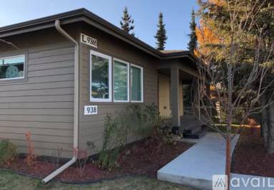Main picture of 938 E 9th Ave
